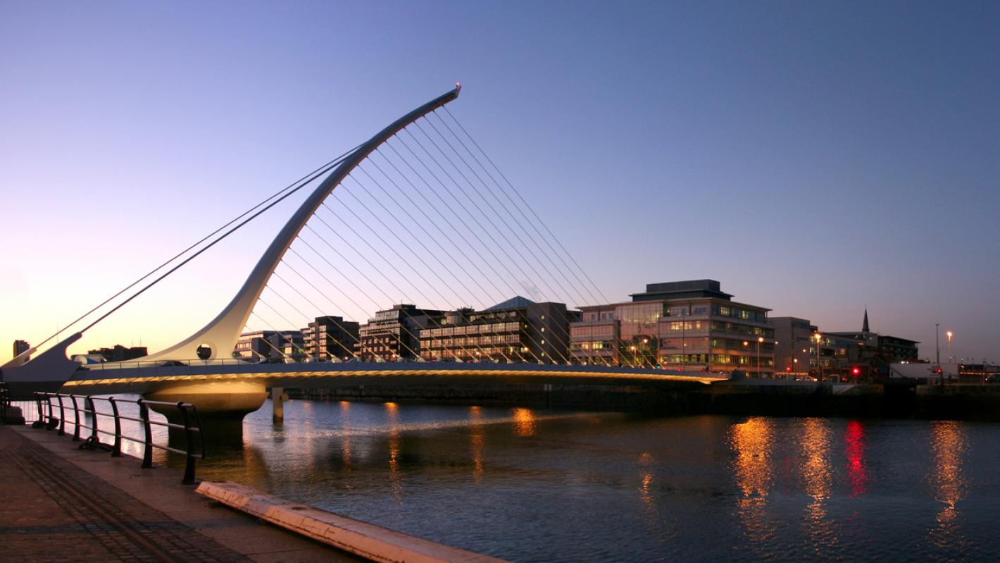 Resultado de imagem para samuel beckett bridge